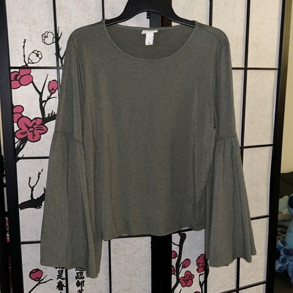 New Ava and Viv Olive Green bell sleeve top - Picture 2 of 6